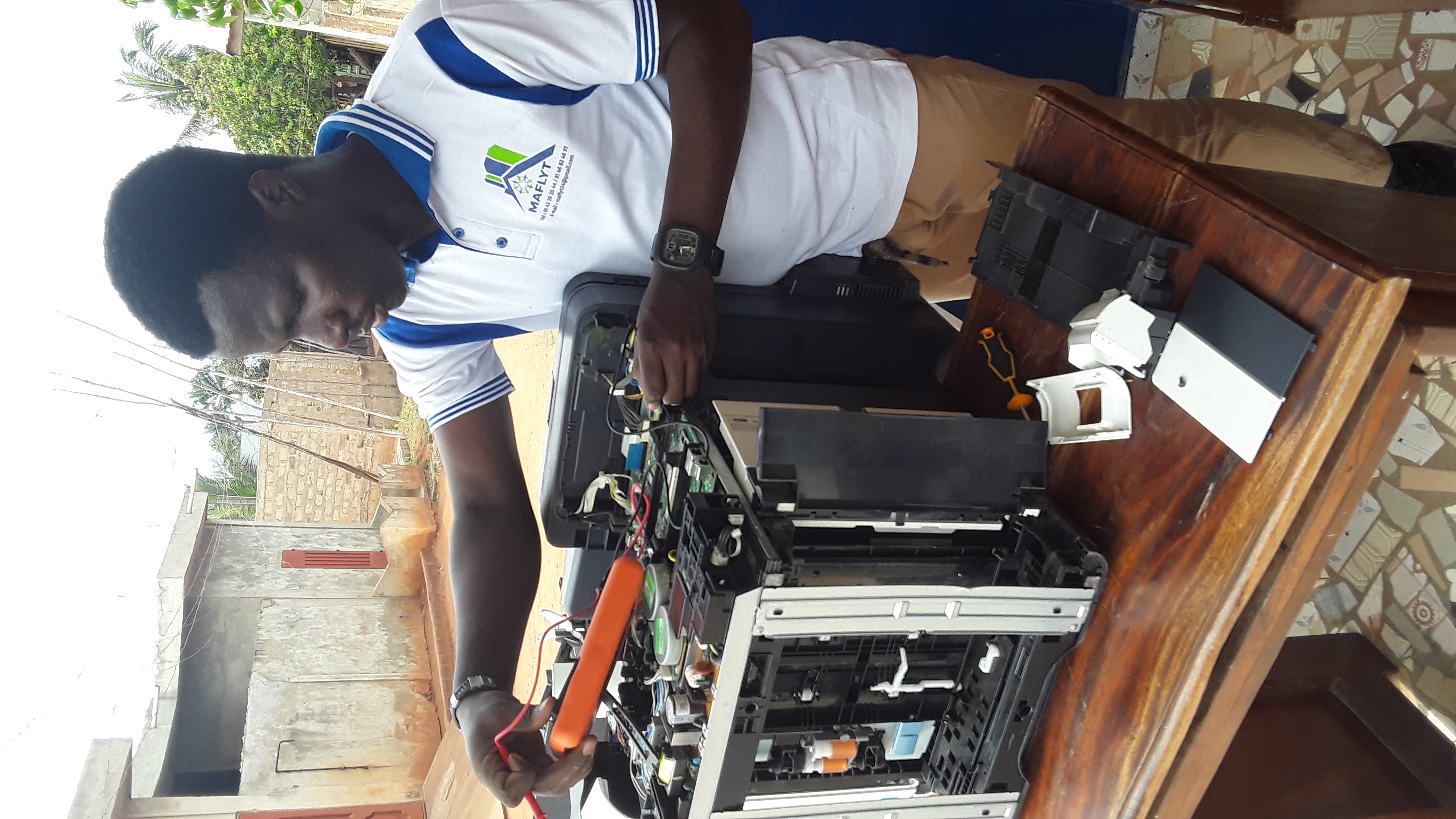 Entretien et Maintenance des Appareils Informatiques et Électroniques